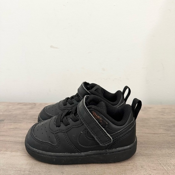 Nike Kids' Court Borough black sneakers active size 7 casual - Picture 1 of 7